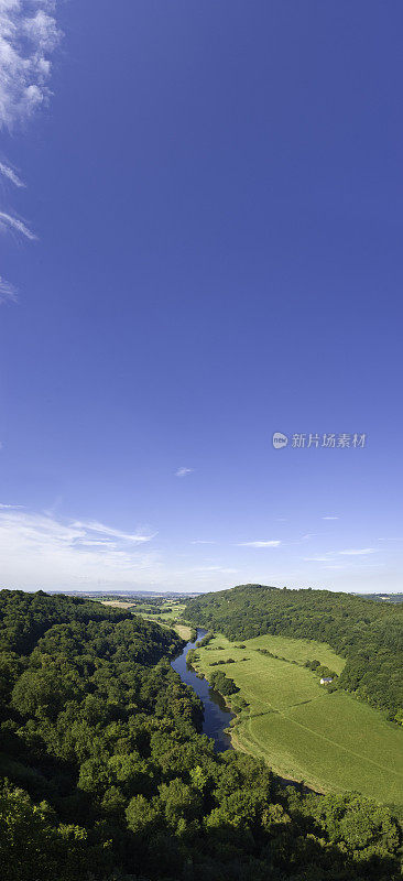 田园诗般的夏季森林绿色山谷牧场Symonds Yat英国全景